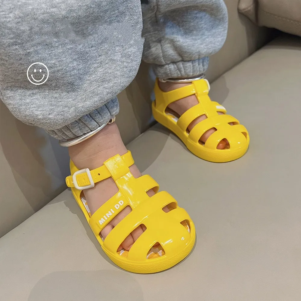 2023 г. Новые летние сандалии для девочек, водонепроницаемая Римская обувь, Детские желейные сандалии, нескользящая пляжная обувь для маленьких детей